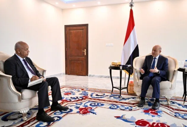 الرئيس اليمني: نملك دلائل تثبت وجود تعاون بين تنظيم القاعدة وميليشيا الحوثي. الرئيس اليمني: نملك دلائل تثبت وجود تعاون بين تنظيم القاعدة وميليشيا الحوثي.