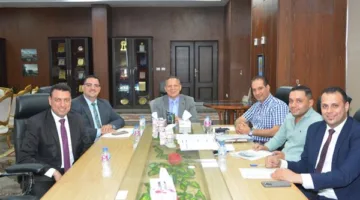 رئيس جامعة دمياط يجتمع بممثلي عدة بنوك لمناقشة أفق التعاون المشترك