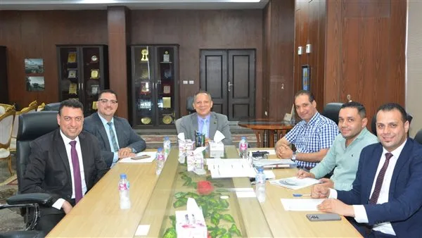 رئيس جامعة دمياط يجتمع بممثلي عدة بنوك لمناقشة أفق التعاون المشترك