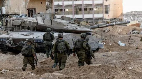 في إطار تنفيذ عمليات عسكرية.. إسرائيل تطلب من الفلسطينيين في وسط غزة التوجه نحو الجنوب. في إطار تنفيذ عمليات عسكرية.. إسرائيل تطلب من الفلسطينيين في وسط غزة التوجه نحو الجنوب.