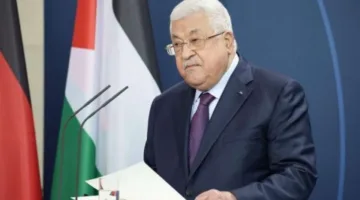 عباس يبدأ جهودًا دبلوماسية دولية لوقف استخدام التجويع كوسيلة تدمير في غزة