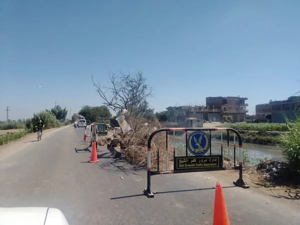 محافظ كفر الشيخ يطلب إجراء عاجل لإصلاح الانهيار الجزئي في طريق دسوق/بسيون محافظ كفر الشيخ يطلب إجراء عاجل لإصلاح الانهيار الجزئي في طريق دسوق/بسيون