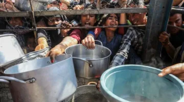 استشهاد 132 فلسطينياً في قطاع غزة منذ فجر اليوم، بينهم 94 من المنتظرين للمساعدات.