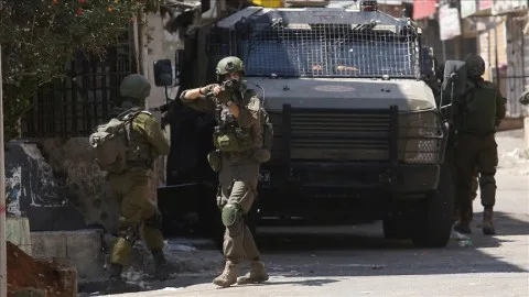الجيش الإسرائيلي ي confiscates ممتلكات فلسطينية في الخليل بجنوب الضفة الغربية الجيش الإسرائيلي ي confiscates ممتلكات فلسطينية في الخليل بجنوب الضفة الغربية