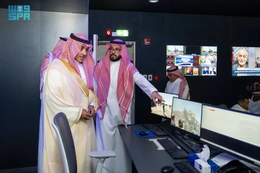 وزير الإعلام يقوم بزيارة مقر شبكة العربية في الرياض