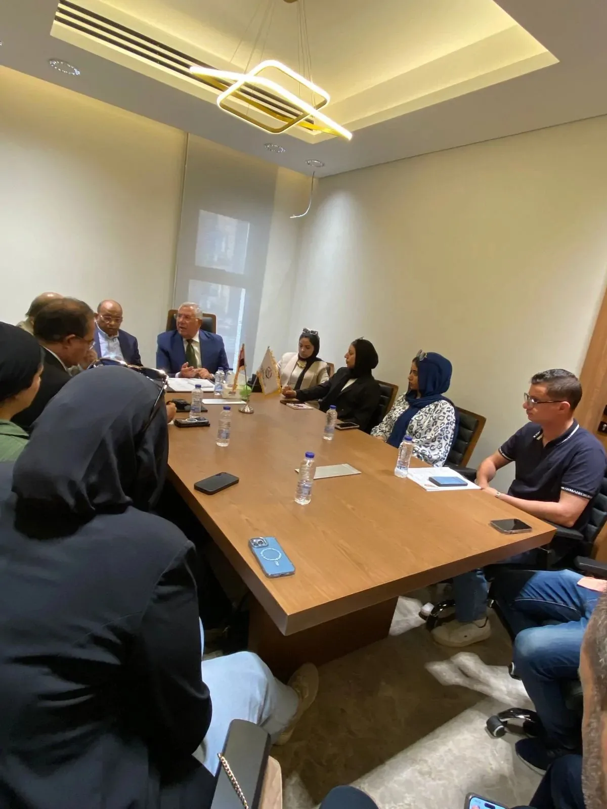 قيادات الجبهة الوطنية تراجع غرفة العمليات المركزية لمراقبة دعاية وانتخابات مجالس الشيوخ قيادات الجبهة الوطنية تراجع غرفة العمليات المركزية لمراقبة دعاية وانتخابات مجالس الشيوخ