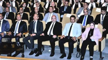 وزير الطيران يحضر احتفال تخرج دفعة جديدة من طلاب معهد هندسة وتكنولوجيا الطيران.