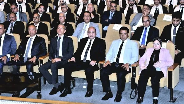 وزير الطيران يحضر احتفال تخرج دفعة جديدة من طلاب معهد هندسة وتكنولوجيا الطيران. وزير الطيران يحضر احتفال تخرج دفعة جديدة من طلاب معهد هندسة وتكنولوجيا الطيران.