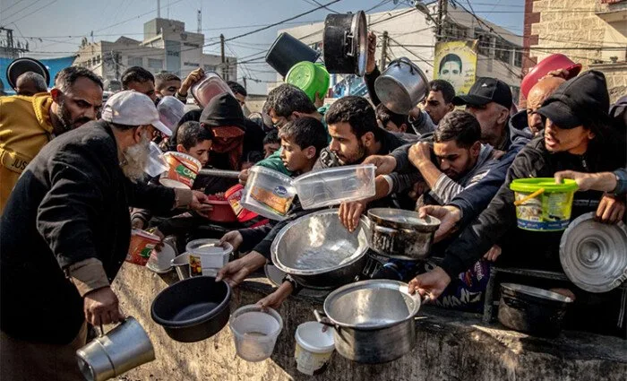 حشد: الاحتلال يستخدم سلاح المساعدات في حرب التجويع لدفع غزة نحو الفوضى وتنفيذ مخطط التهجير حشد: الاحتلال يستخدم سلاح المساعدات في حرب التجويع لدفع غزة نحو الفوضى وتنفيذ مخطط التهجير