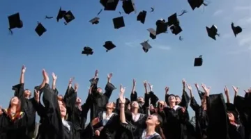 هل يحظر الإسلام إقامة حفلات التخرج؟.. رد أستاذ الأزهر