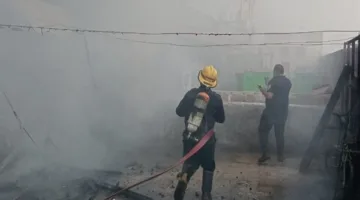 نقل النيابة العامة وخبراء الأدلة الجنائية لمعاينة حريق في مبنى بشارع عباس العقاد