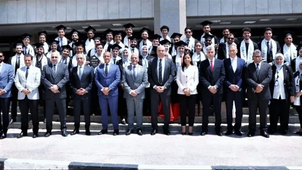 وزير الطيران يشارك في احتفال تخرج دفعة جديدة من طلاب معهد هندسة وتكنولوجيا الطيران وزير الطيران يشارك في احتفال تخرج دفعة جديدة من طلاب معهد هندسة وتكنولوجيا الطيران