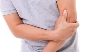 تنميل الذراع اليسرى: متى يصبح علامة على خطر يهدد الحياة؟