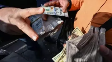 إلقاء القبض على محاسب بحوزته 100 ألف دولار في كمين بالعجوزة