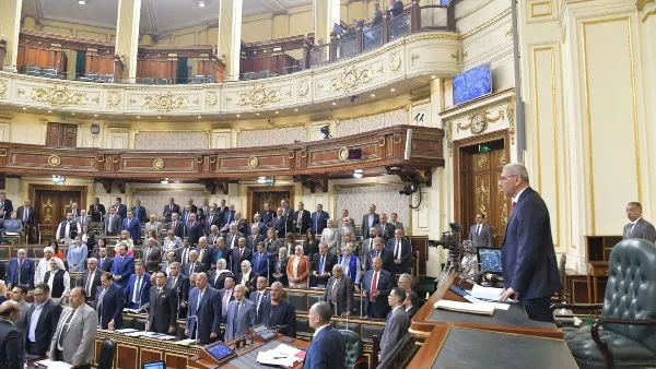 تشريع حديث يتيح لخريجي كليات العلوم الصحية التطبيقية الحصول على مزايا وبدلات مماثلة لأطباء.