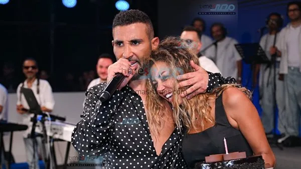 أحمد سعد يحيي حفلاً بمناسبة عيد ميلاد زوجته خلال مهرجان مراسي (صور) أحمد سعد يحيي حفلاً بمناسبة عيد ميلاد زوجته خلال مهرجان مراسي (صور)