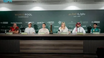 المشاركون في بطولة العالم للبلياردو يعلنون استعدادهم للتنافس.