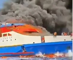مأساة بحرية قبالة سواحل إندونيسيا: وفاة 5 أشخاص ونجاة المئات جراء حريق هائل في عبارة تحمل ركاباً