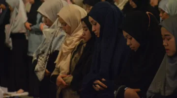 هل يمكن للمرأة أن تؤذن للصلاة؟ .. الإفتاء: بشروط معينة