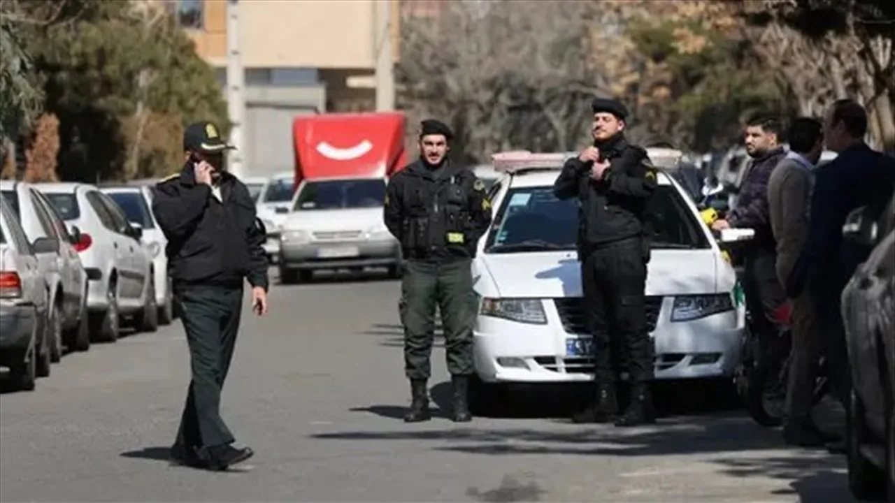 إيران: اعتقال اثنين من العملاء الإسرائيليين في خراسان إيران: اعتقال اثنين من العملاء الإسرائيليين في خراسان