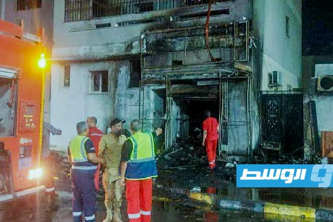 آثار الحريق داخل محل لبيع السجائر في أبو سليم. 21 يوليو 2025. (مركز طب الطوارئ والدعم)