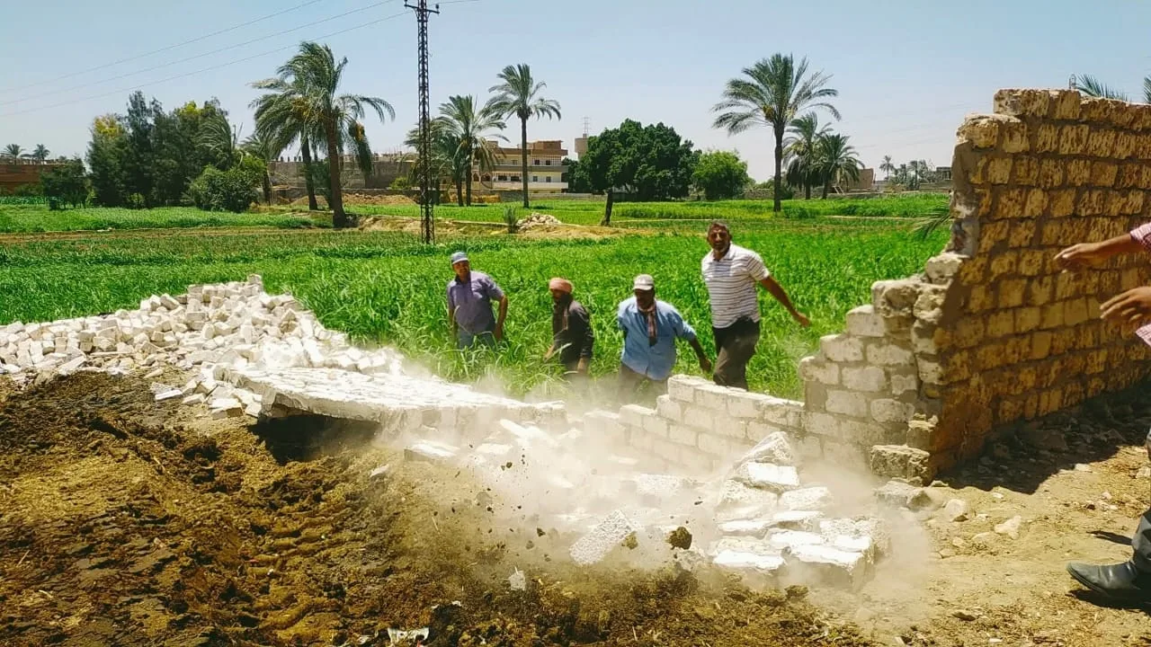 محافظ أسيوط: إزالة 57 حالة انتهاك على الأراضي الزراعية وأملاك الدولة في 8 مراكز