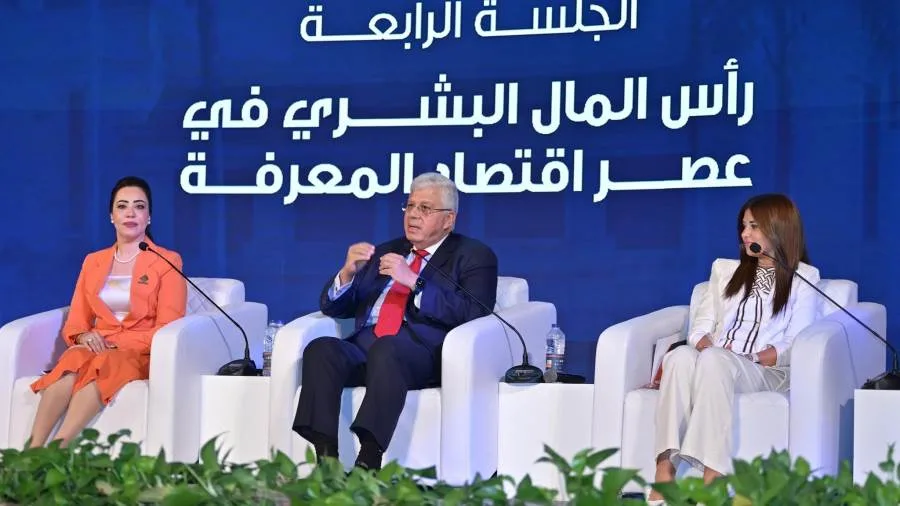 وزير التعليم يشارك في الجلسة الرابعة من ملتقى شباب المعرفة في دورته الرابعة بجامعة القاهرة