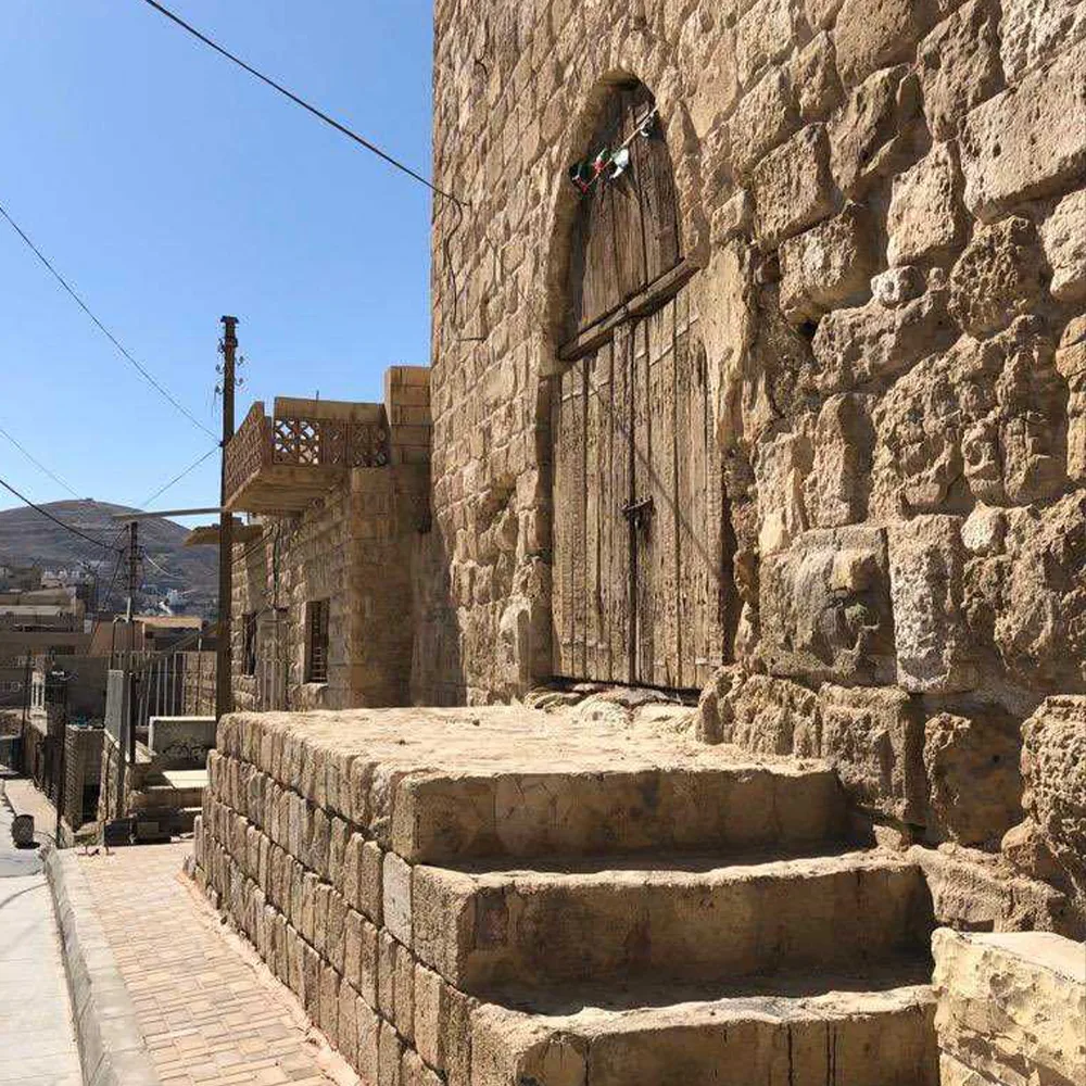 قلعة الطفيلة: شاهدٌ على تتابع الثقافات في أرض الأردن