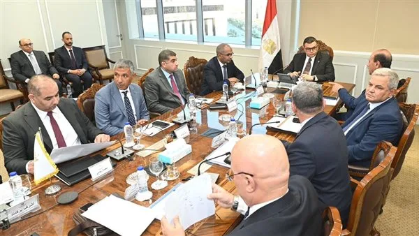 وزير الإسكان يستعرض تقدم مشروعات “حياة كريمة” لت revitalization الريف المصري