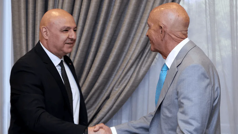 الرئيس عون يقدّم مذكرة الالتزامات اللبنانية إلى باراك