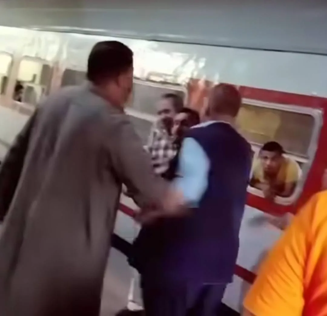 التفاصيل الشاملة لحادث اعتداء مفتش على طالب في كلية الطب.. بيان رسمي التفاصيل الشاملة لحادث اعتداء مفتش على طالب في كلية الطب.. بيان رسمي