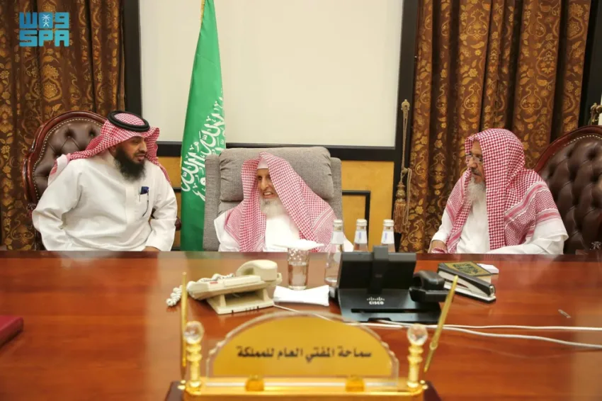 مفتي عام المملكة يستقبل رئيس مجلس إدارة جمعية البر في حقال مفتي عام المملكة يستقبل رئيس مجلس إدارة جمعية البر في حقال