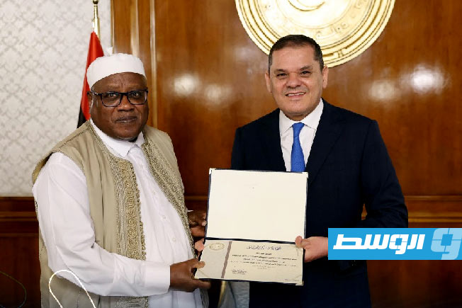 الدبيبة يكرم اللجنة العليا المنظمة لـ«مهرجان طرابلس الدولي للمالوف» في 20 يوليو 2025. (حكومتنا)