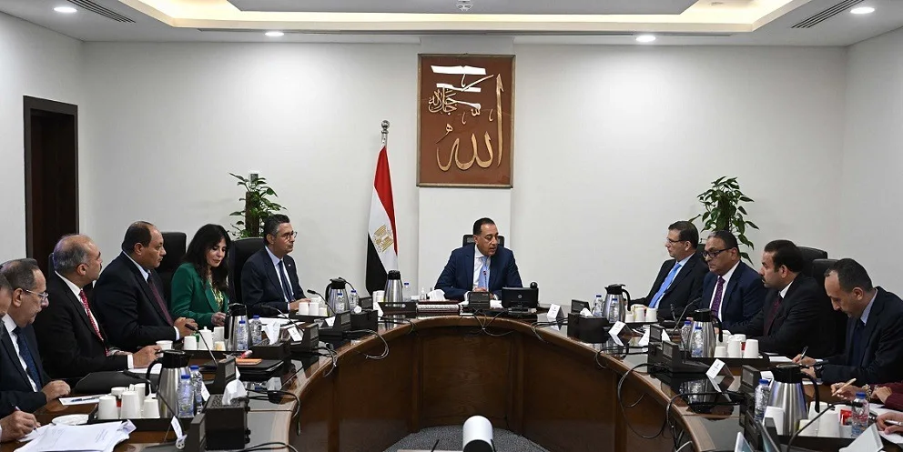 رئيس الوزراء يراقب جهود تحسين صناعة السكر وزيادة الإنتاج المحلي رئيس الوزراء يراقب جهود تحسين صناعة السكر وزيادة الإنتاج المحلي