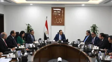 رئيس الوزراء يراقب جهود تحسين صناعة السكر في مصر وزيادة الإنتاج المحلي.