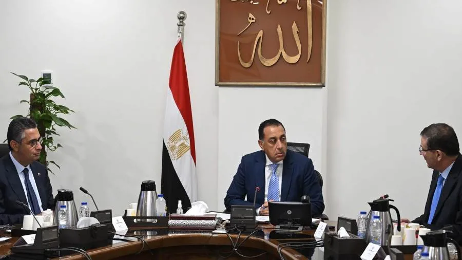 رئيس الوزراء يعرض حالة توفر الأسمدة الزراعية ونظام إدارتها. رئيس الوزراء يعرض حالة توفر الأسمدة الزراعية ونظام إدارتها.