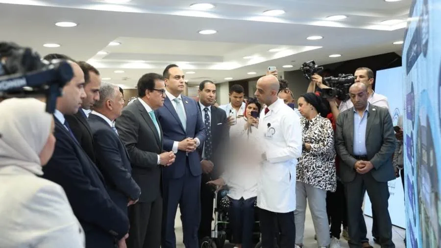 وزير الصحة يقوم بزيارة المجمع الطبي ومركز 30 يونيو للكلى ويشهد إطلاق مشروع الرعاية الصحية المنزلية في المحافظة. وزير الصحة يقوم بزيارة المجمع الطبي ومركز 30 يونيو للكلى ويشهد إطلاق مشروع الرعاية الصحية المنزلية في المحافظة.