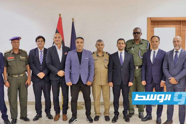 لقاء بين ممثلين عن وزارة الداخلية بحكومة «الوحدة الوطنية الموقتة» وفريق العمل البري، مع ممثلي بعثة الاتحاد الأوروبي للمساعدة في إدارة الحدود المتكاملة في ليبيا (يوبام) في طرابلس، 21 يوليو 2025. (وزارة الداخلية)
