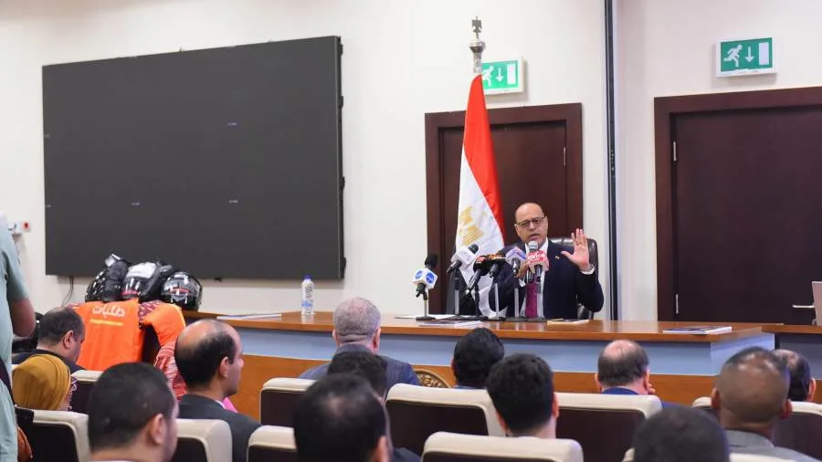 وزير العمل يُنظم مؤتمرًا صحفيًا للإعلان عن حملة “سلامتك تهمنا” لحماية عمال التوصيل.