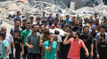 القطاع يعاني من الجوع… “مجلس التعاون الخليجي” يدعو إلى رفع فوري للحصار الإسرائيلي ويصفه بأنه “جريمة القرن”، وفلسطين تطلب اجتماعًا عربيًا طارئًا يوم الثلاثاء لمناقشة تجويع غزة.