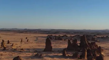 الغراميل: صخور عمودية تعكس تنوع التضاريس وجمال التشكيلات الطبيعية في العلا