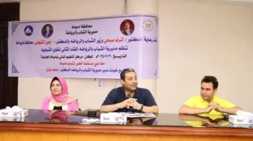 محافظ دمياط يلتقي مع الشباب في جلسة حوارية بمركز التعليم المدني