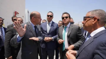 وزير الصحة ورئيس هيئة الرعاية الصحية ومحافظ الإسماعيلية يزورون موقع إنشاء المركز الدولي للتأهيل والطب الرياضي.