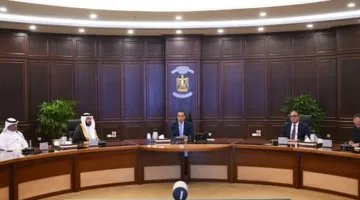 مدبولي يناقش مع شركة سمو القابضة السعودية تعزيز الاستثمارات العقارية وتوسيع التعاون.