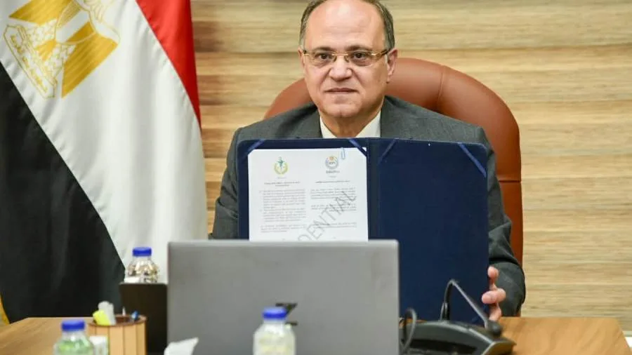 رئيس هيئة الدواء المصرية يبرم اتفاقية تعاون مع الوكالة السنغالية لتنظيم الأدوية