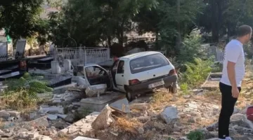 حادث غريب في الجنوب: سيارة تصطدم بمقبرة!