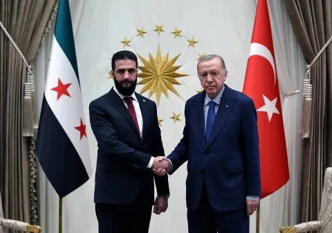 إشادة بعدم تسامح الشرع مع إسرائيل.. كيف اعترف أردوغان بعدم قدرة شرطة وجيش الجولاني على دخول السويداء؟ ما هي مصداقية فرضية إيقاع الشرع في فخ غزو الكويت؟ والشائعات تكتسح سورية مع تداول أنباء عن انقلاب وتحذيرات! إشادة بعدم تسامح الشرع مع إسرائيل.. كيف اعترف أردوغان بعدم قدرة شرطة وجيش الجولاني على دخول السويداء؟ ما هي مصداقية فرضية إيقاع الشرع في فخ غزو الكويت؟ والشائعات تكتسح سورية مع تداول أنباء عن انقلاب وتحذيرات!