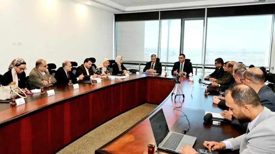 وزير الإسكان ومحافظ الإسكندرية يناقشان مجموعة من قضايا التعاون المشترك