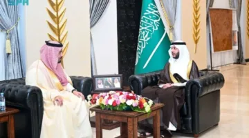 محافظ الطائف يستعرض برنامج سباقات الهجن في موسم الطائف
