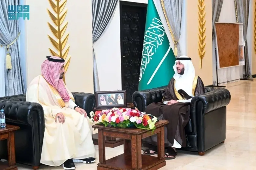 محافظ الطائف يستعرض برنامج سباقات الهجن في موسم الطائف